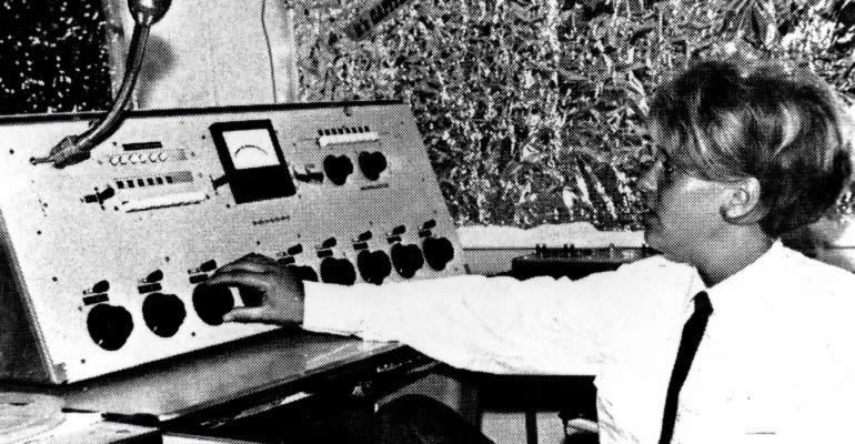 Acht vrouwen en een radiozendschip